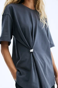 T-shirt avec détail en métal