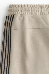 Loose-Fit Sports Joggers with DryMove™