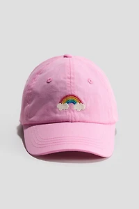 Casquette avec détail brodé