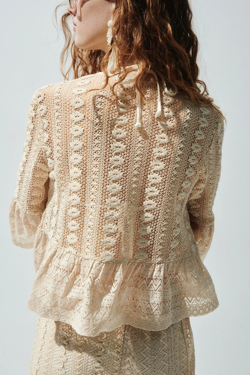 Blouse volantée en dentelle