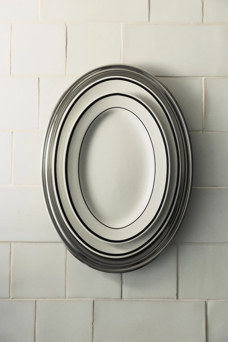 Lot de 2 assiettes service en porcelaine