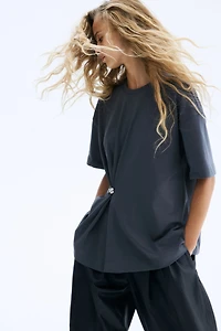 T-shirt avec détail en métal