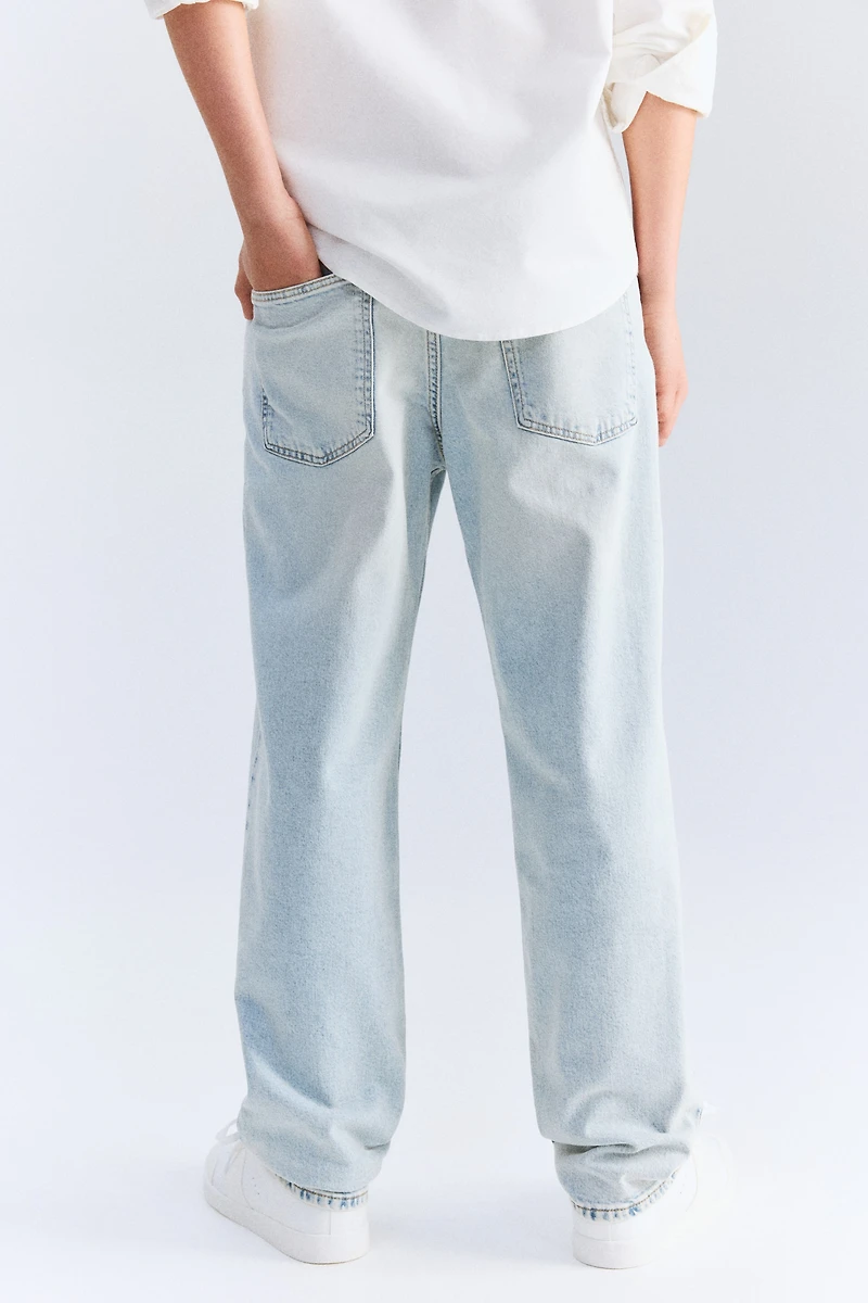 Relaxed Tapered Fit Jeans