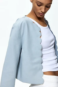 Veste à bords festonnés