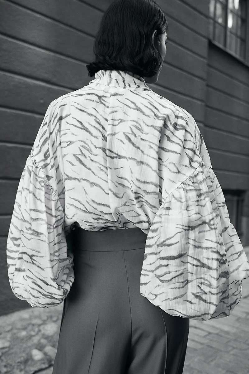 Blouse à motif avec col nouer