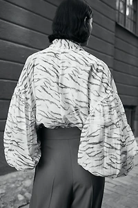 Blouse à motif avec col nouer