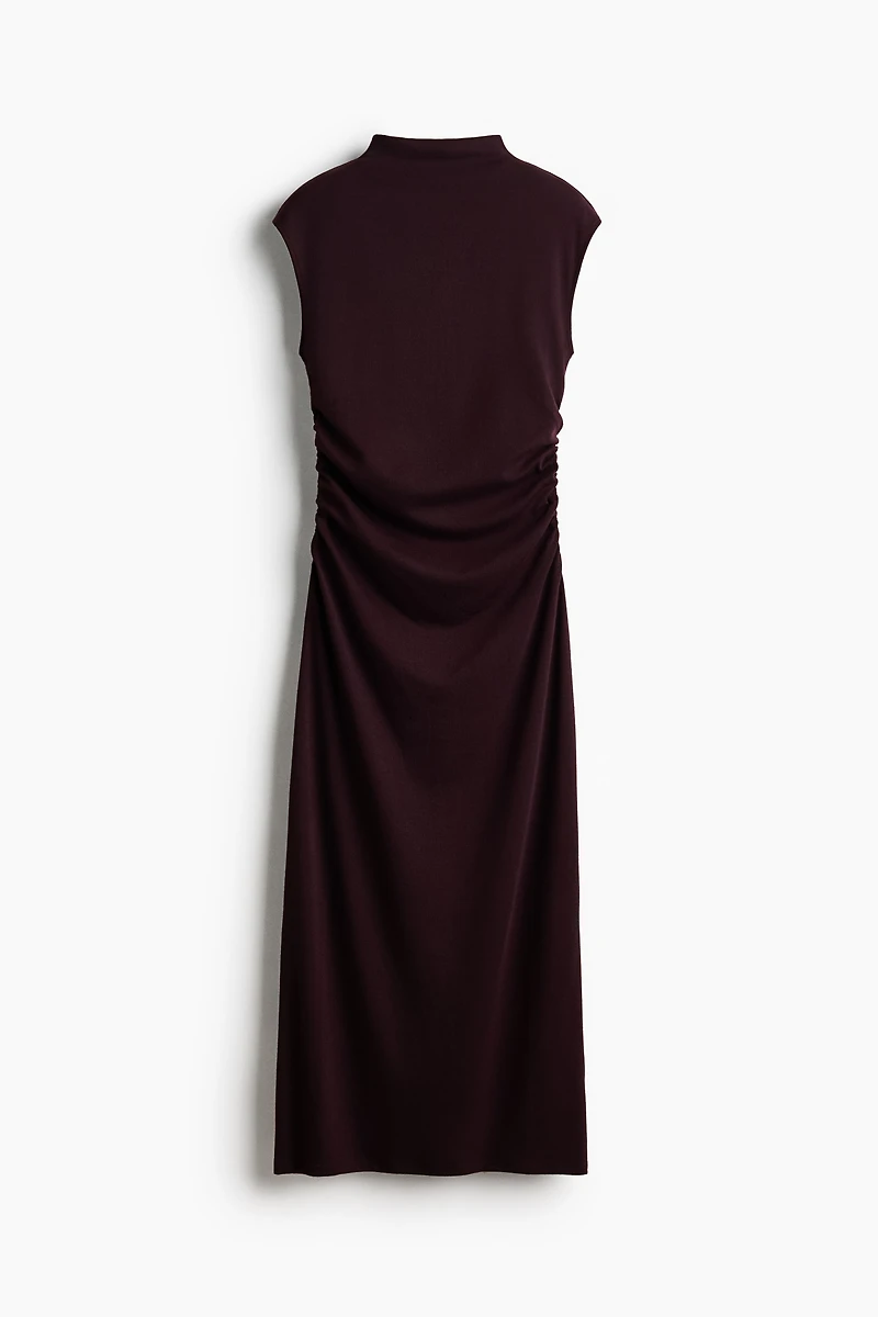 Robe sans manches avec col cheminée