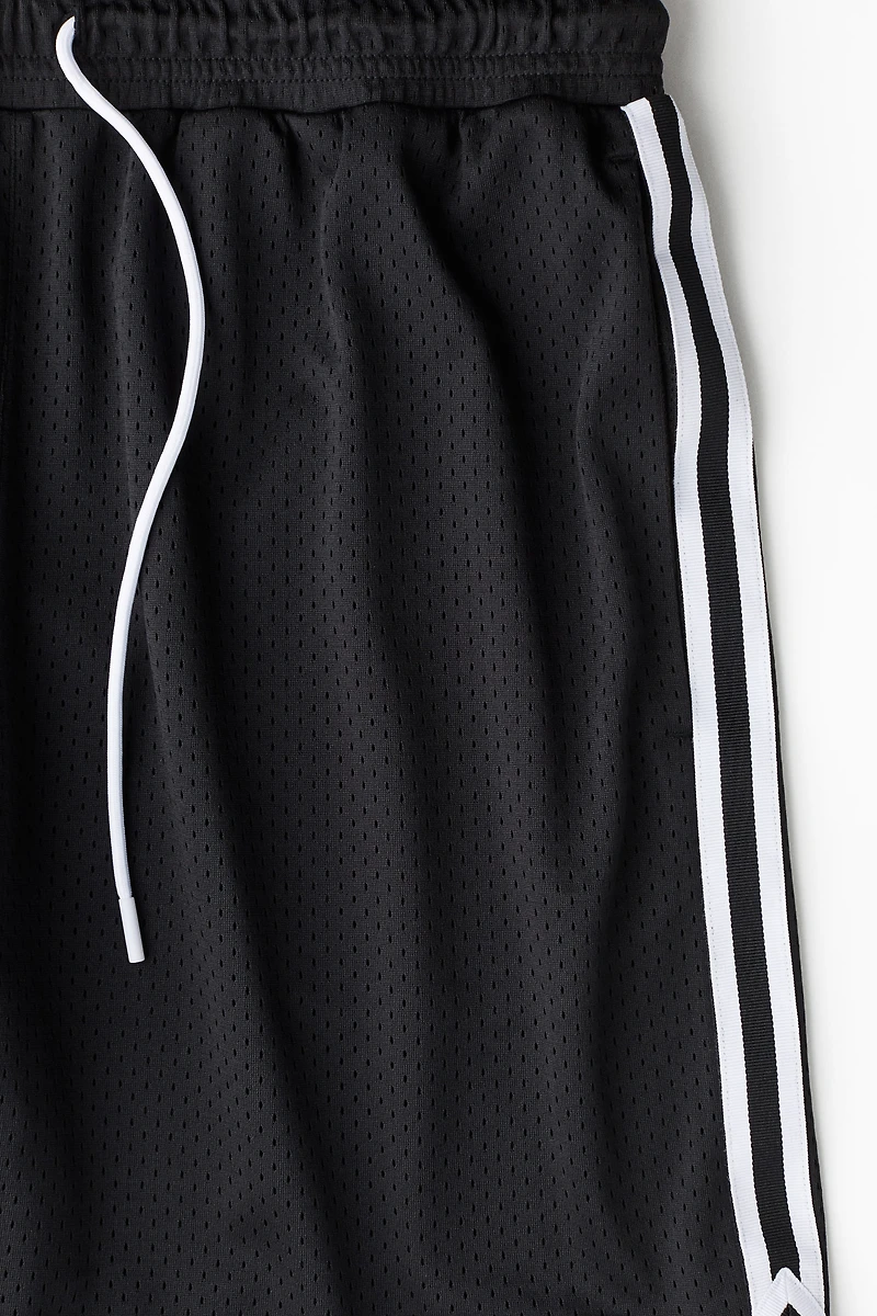 Loose-Fit Basketball Shorts with DryMove™