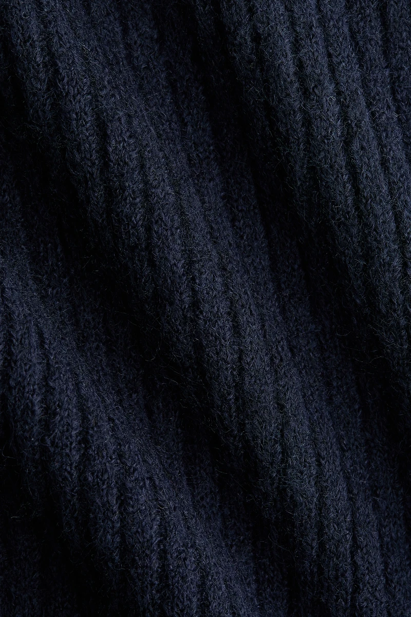 Robe épaules nues en tricot côtelé