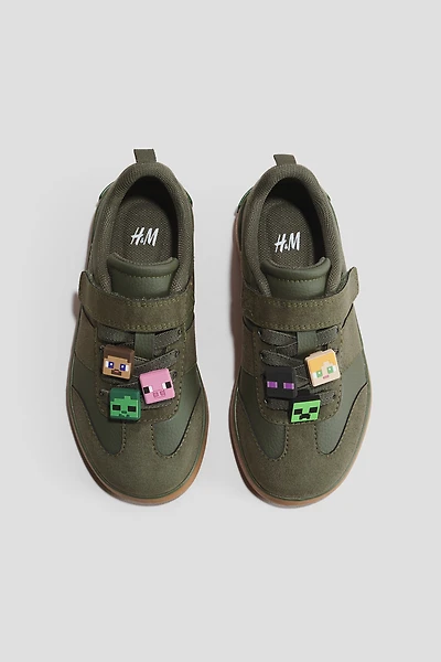 Motif-Detail Sneakers