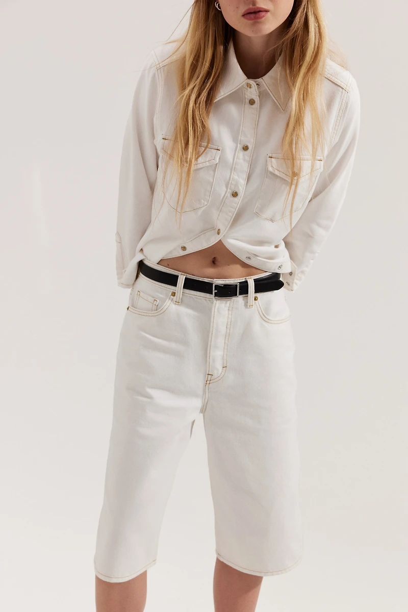 Short en denim haut du genou