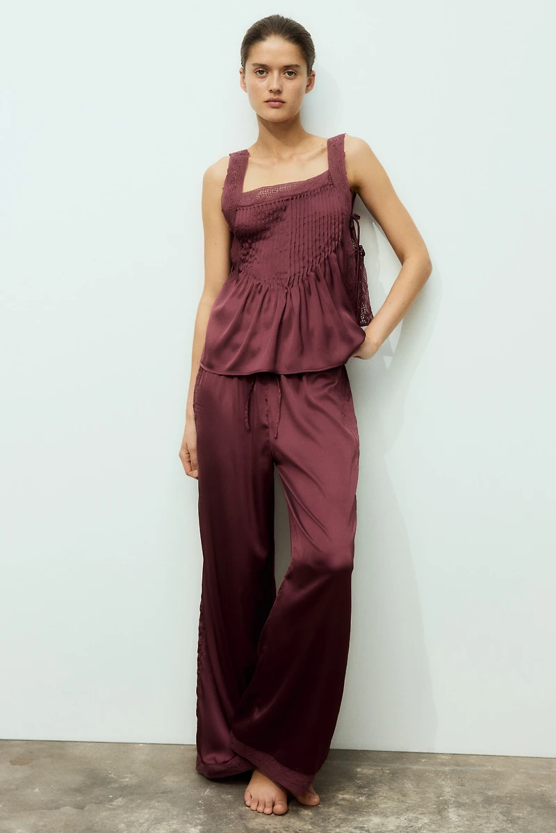 Pyjama en satin avec plis nervure