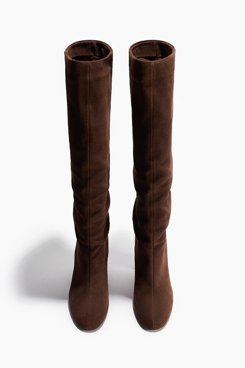 Bottes au genou en daim fendu