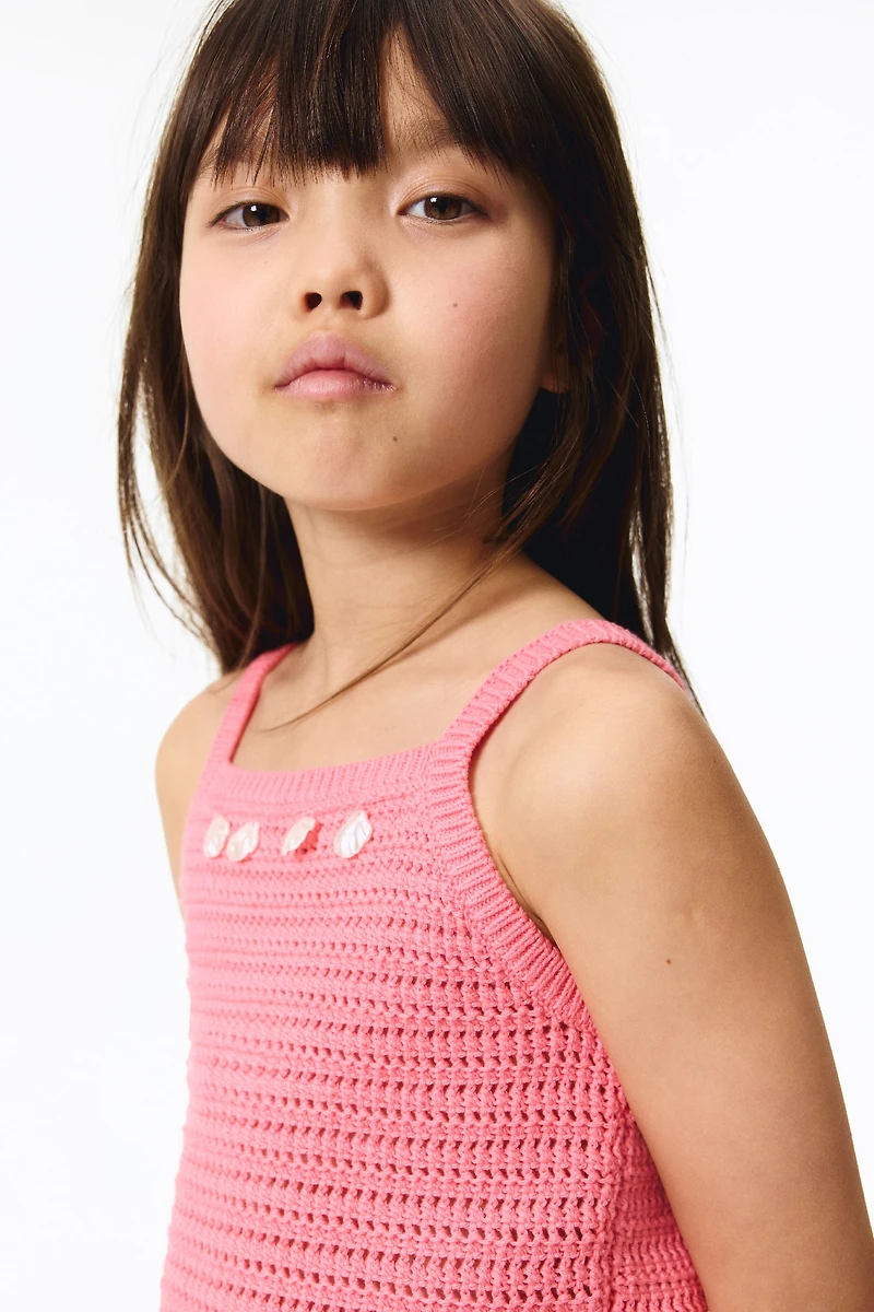 Haut ornementé en tricot