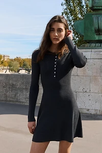 Robe en tricot côtelé avec jupe évasée