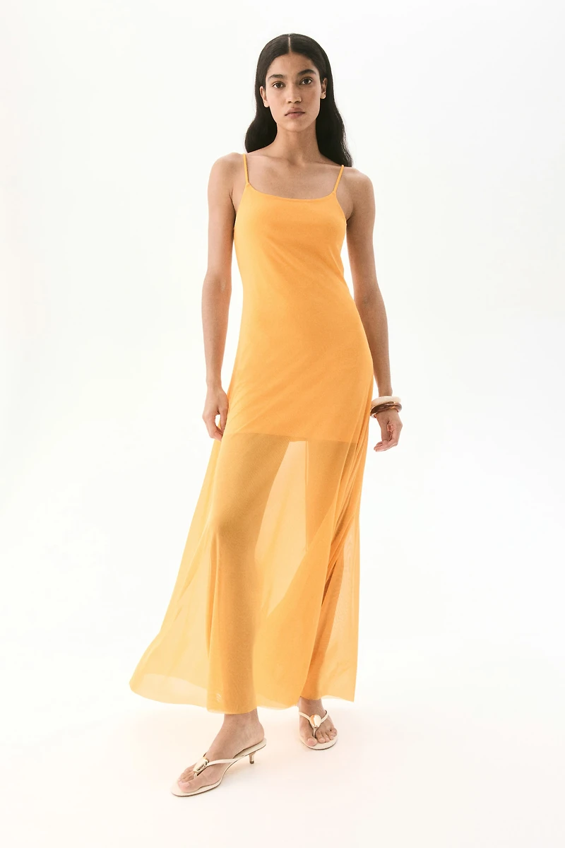 Robe en filet à bretelles fines