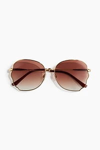 Lunettes de soleil avec détails ondulés