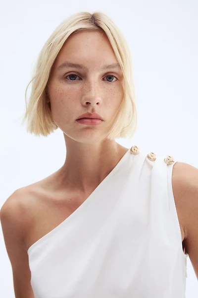 Haut asymétrique avec boutons