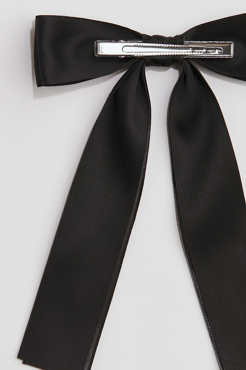 Barrette avec boucle