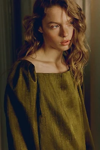 Robe à encolure carrée en crêpe