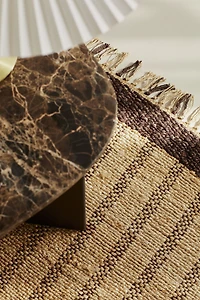 Petit tapis frangé en jute