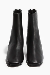Bottines à talon en cuir