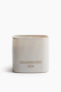 Bougie parfumée dans un pot en verre