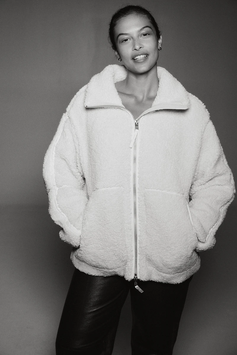 Veste flottante en tissu peluche