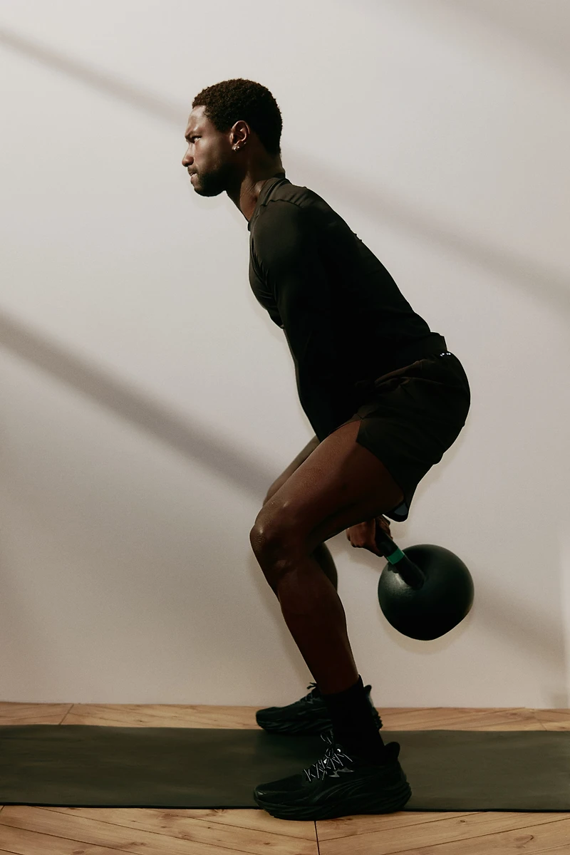 Mid-Length Sports Shorts with DryMove™