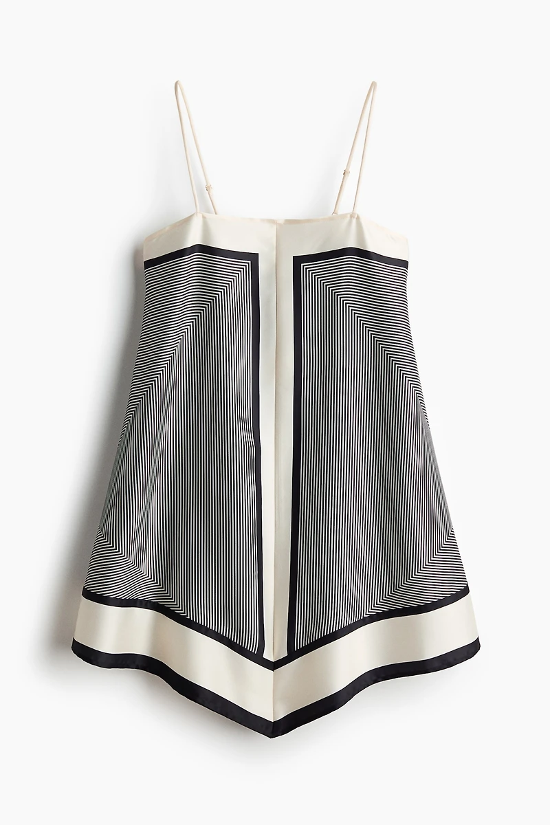 Robe trapèze à bretelles fines