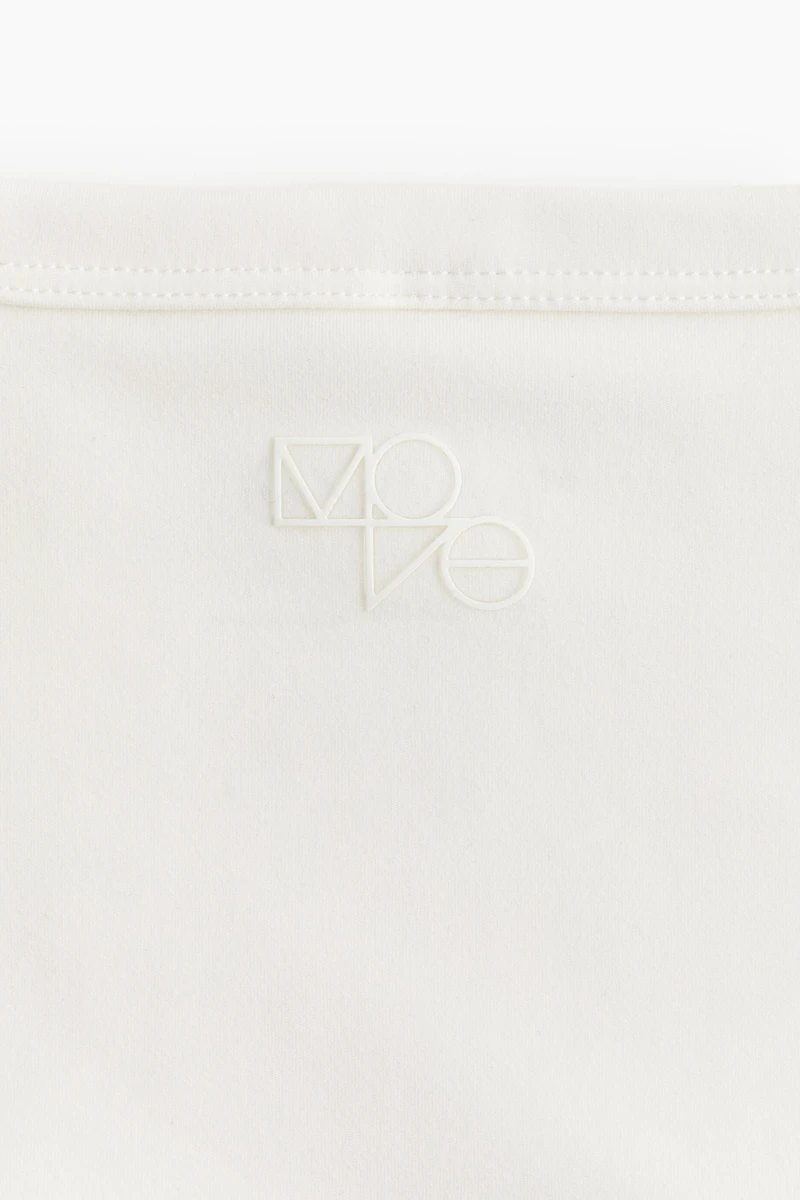 Cropped sports top with DryMove™