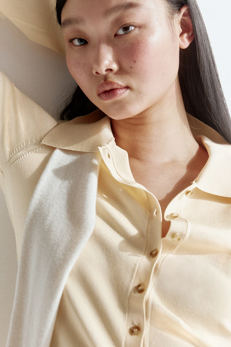 Haut à boutons en tricot fin