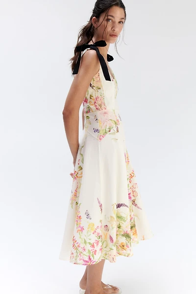Robe avec bretelles à nouer et jupe évasée