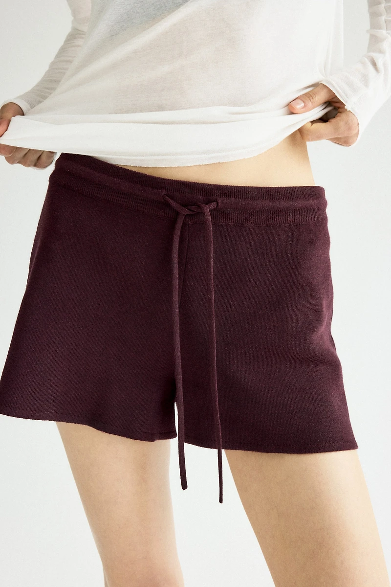 Short en fin tricot avec cordon de serrage