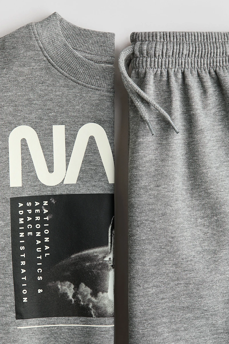 Ensemble 2 pièces avec sweat et pantalon jogger