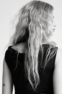 Robe asymétrique à effet drapé