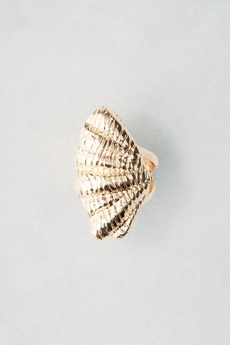 Seashell-Shaped Ring