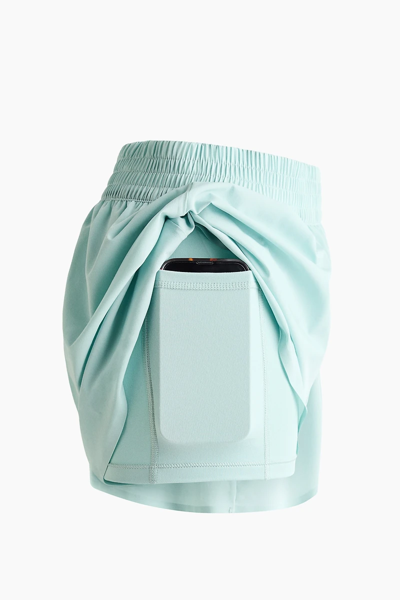Short de sport superposé avec poche