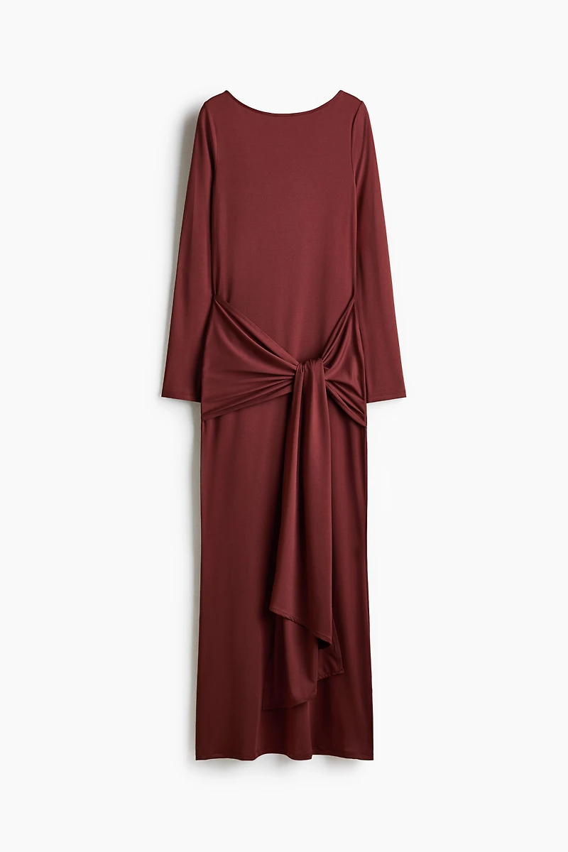 Robe en jersey avec détail à nouer