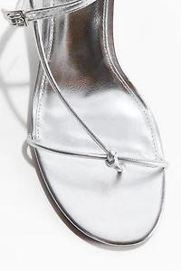 Sandales à talon avec brides fines