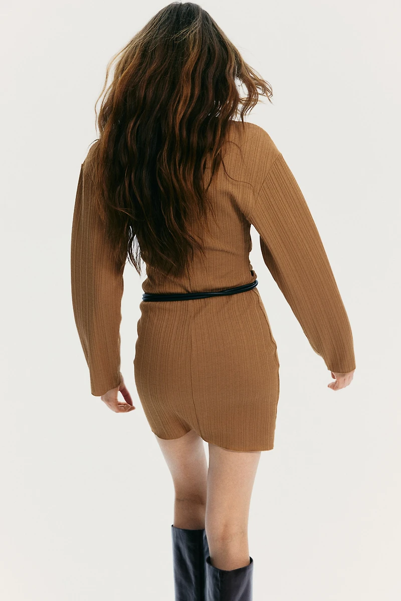 Robe moulante à effet drapé