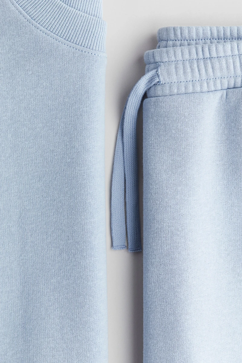 Ensemble 2 pièces avec chandail et pantalon