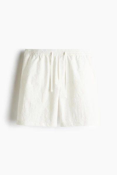 Short brodé coupe décontractée