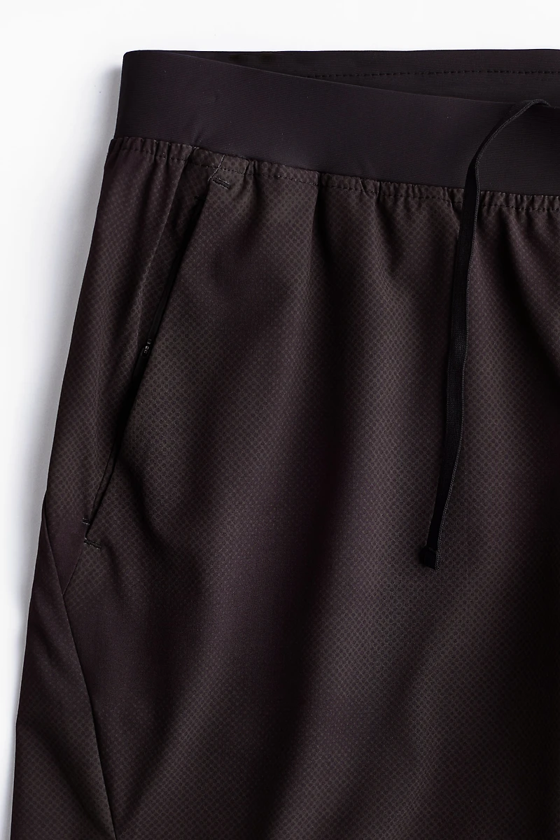 Mid-Length Sports Shorts with DryMove™