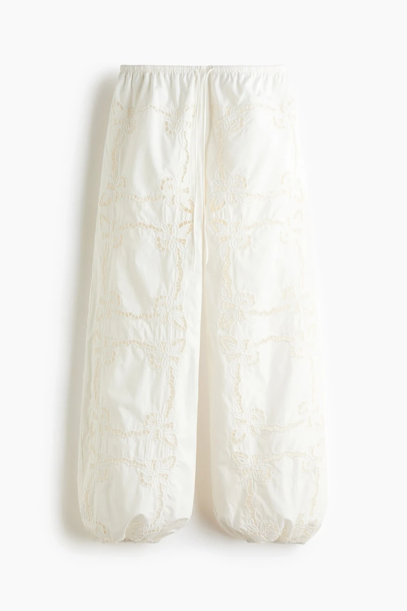 Pantalon ballon avec broderie anglaise