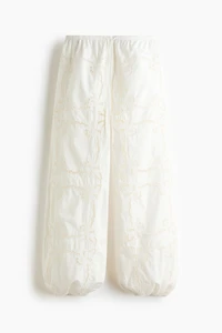 Pantalon ballon avec broderie anglaise