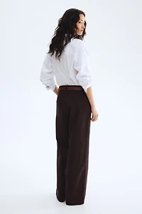 Pantalon large en sergé avec ceinture