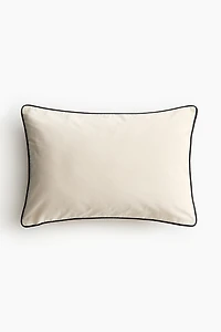 Housse de coussin en velours avec passepoil