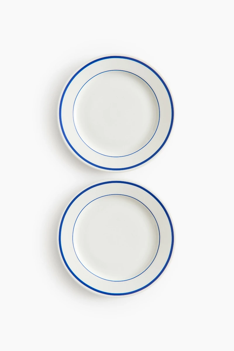 Lot de 2 assiettes moyennes en porcelaine