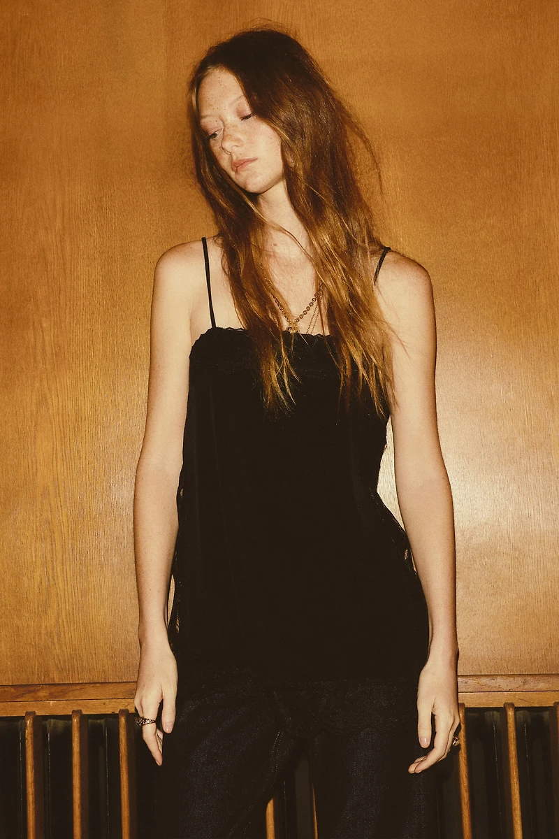 Haut à bretelles fines avec dentelle